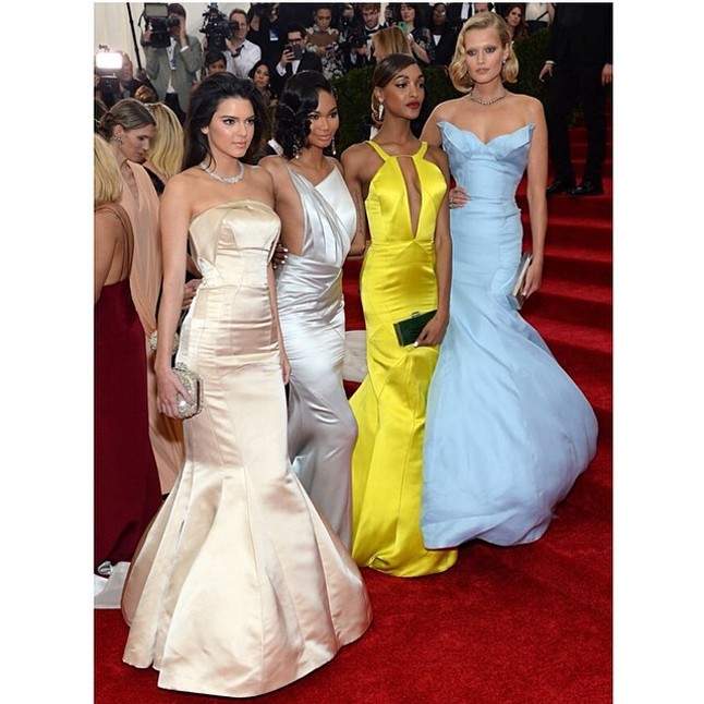 A Topshop csajok mind egy helyen.