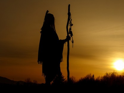 Elképesztő: a Louis Vuitton sámánt bérelt a bemutatója előtt