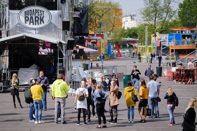 Ez nem semmi! Sum41, Thrirty Seconds to Mars és intergalaktikus dimenziókapu is lesz idén a Budapest Parkban