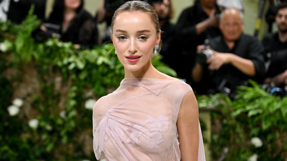 A Bridgerton szereplői a vörös szőnyeget is meghódították