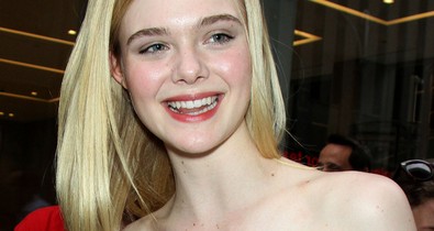 Elle Fanning haja rózsaszínű!
