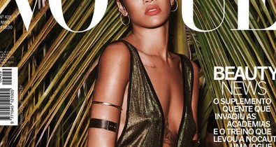 Megint bevállalta a meztelenkedést Rihanna