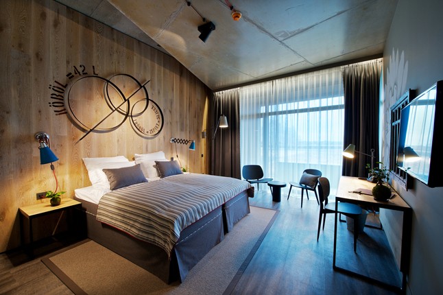 Kukkants be az Elysian lookbook-fotózásába