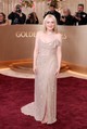 Természetesen ugyanilyen fénnyel tündökölt nővére, Dakota Fanning is, aki Samantha McMillen stylist ösztönzésére ebbe a csodaszép Vivienne Westwood ruhába bújt