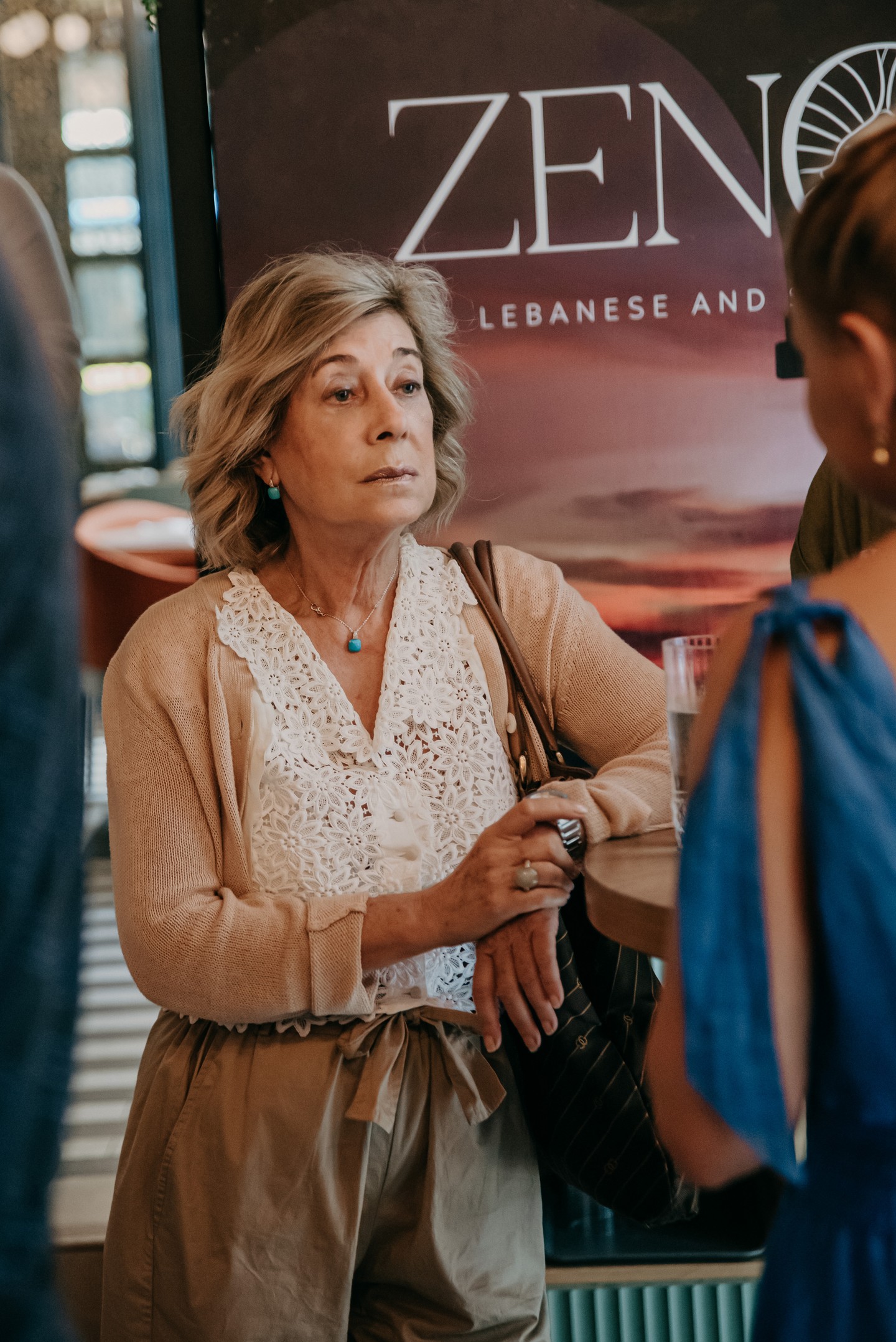 A Zenobia étteremben elfogyasztott ebéd után néztük végig a Zsolnay együttműködést