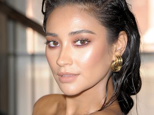 Ha imádtad a Pretty Little Liars-t, Shay Mitchell új sorozatát látnod kell!