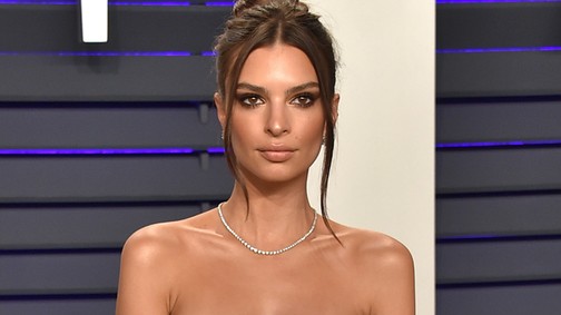 Sejtelmes, átlátszó, ultraszexi: hódítottak a meztelenruhák az Oscar-gálán