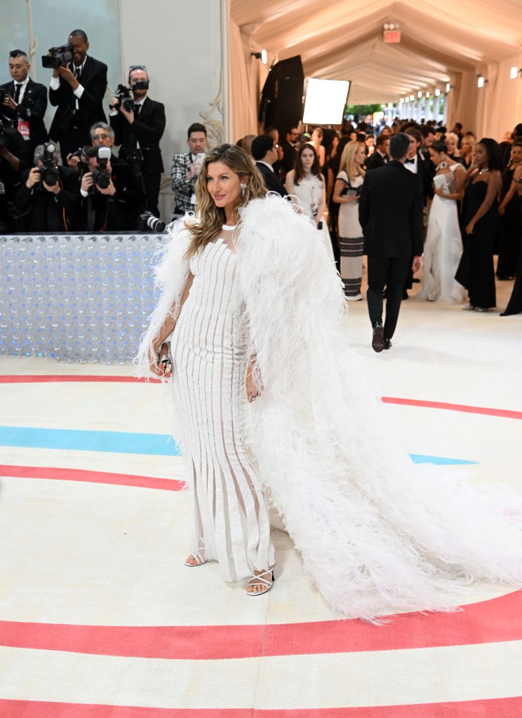 Gisele Bündchen egy vintázs Chanel ruhában a Met gálán