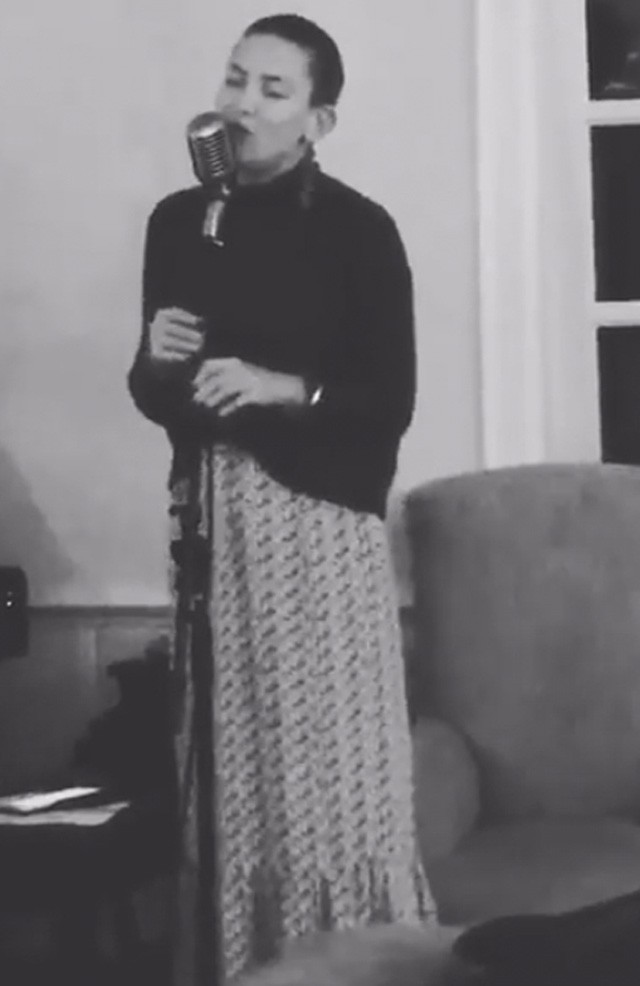 Kate Hudson megvillantotta kopasz fejét, és be kell látnunk, nem is olyan rossz