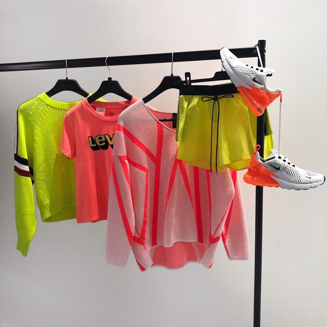 Tűnj ki a tőmegből ezekkel az egyedi neon cuccokkal