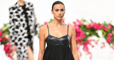 Irina Shayk nadrág nélkül kísérte az iskolába kislányát