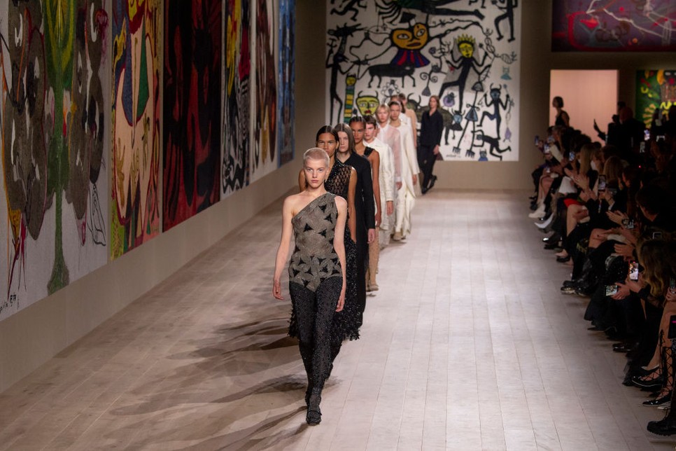 Dior divatbemutató 2022-ben - a világ változik, a divatház örök