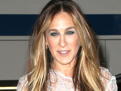 Sarah Jessica Parker csipkeruhájáért sírva könyörögne Carrie Bradshaw