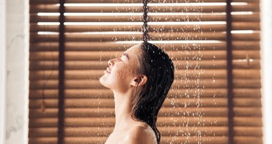 Ez a tökéletes időpont a zuhanyzáshoz, ha szeretnél istenien aludni: egy életre megváltoztatja az éjszakáidat ez a szokás