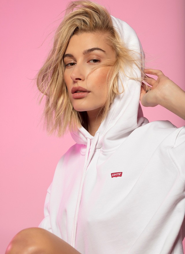 Hailey Baldwin a Levi´s reklámarca