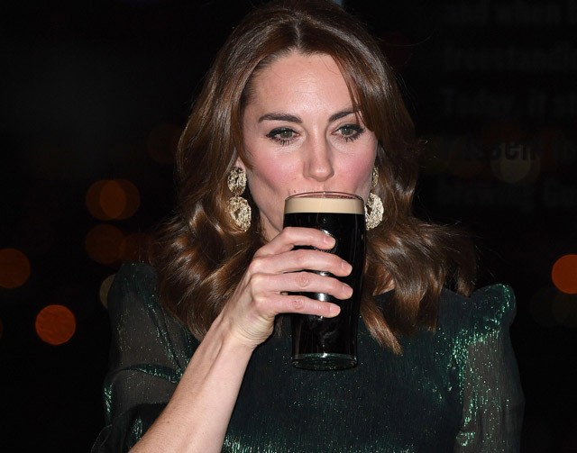 Katalin hercegné élete legszebb ruhájában ment sörözni