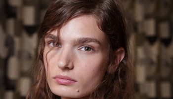 Felejtsd el végre a vastag sminket – a bőröd is megérdemli a nyári szabadságot