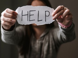 Így segíthetünk, ha barátunk, családtagunk párkapcsolati erőszak áldozata