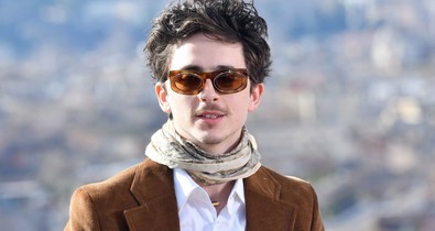 Igen, ez tényleg Timothée Chalamet, méghozzá élete első filmbemutatóján: valósággal átalakult azóta A Dűne fiatal színésze