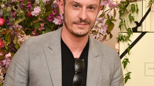 Váratlan visszavonulás! A sztárok egyik kedvenc divattervezője befejezi