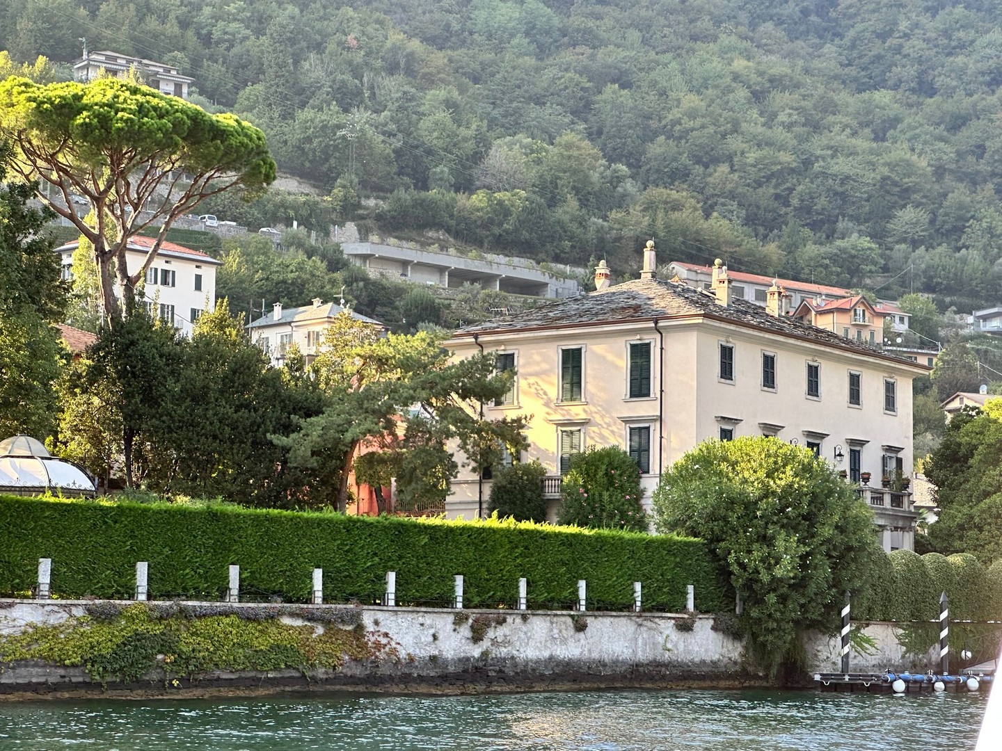 Amikor annyira menő vagy, hogy te vagy önmagad szomszédja is - igen, ez komoly, George Clooney birtokán 5 álomház is áll