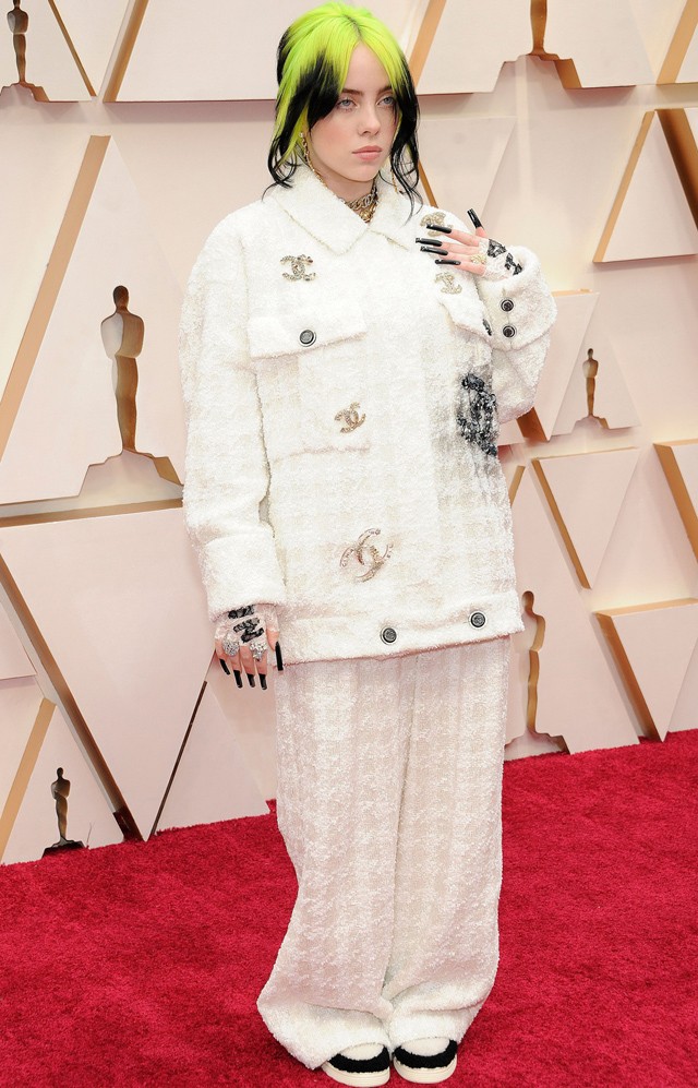 Billie Eilish egy Chanel szettben az Oscar gálán