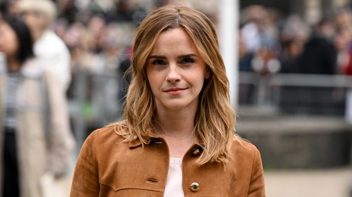 Emma Watson aprócska miniruhában tündököl, óriási feltűnést keltett a párizsi divathéten