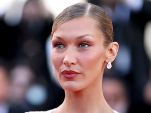 Bella Hadid köldökig kivágott pucérruhában tarolt, azonnal ellopta a show-t a cannes-i filmfesztiválon