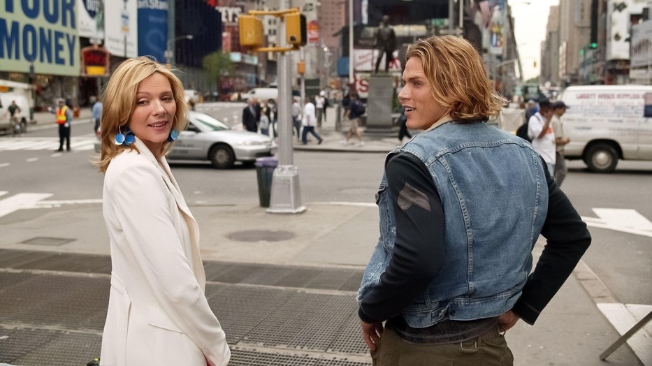 Jason Lewis 53 évesen is nagyon sármos