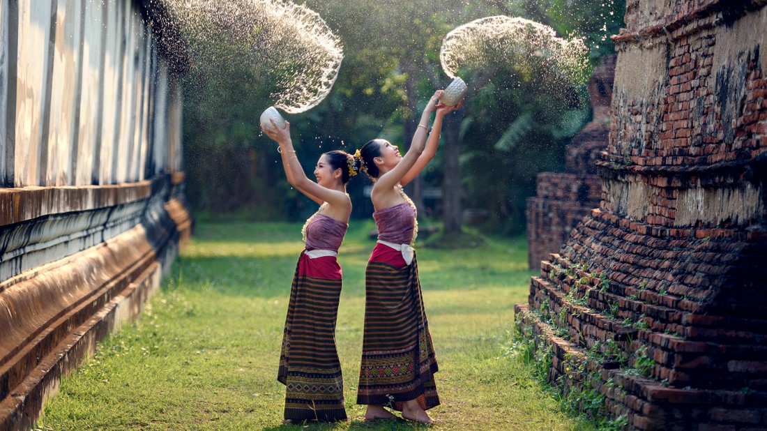 A különböző kultúrák egyedi jelentéseket és gyakorlatokat rendelnek a takarításhoz - ilyen például a thaiföldi songkran is