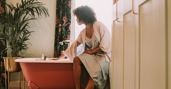 Kiderült, melyik ártalmatlannak tűnő fürdőszobai szokás okozhat akár rákot is