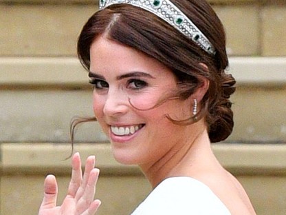 Itt jön a menyasszony: Eugénia hercegnő mesebeli ruhában mondta ki a boldogító igent