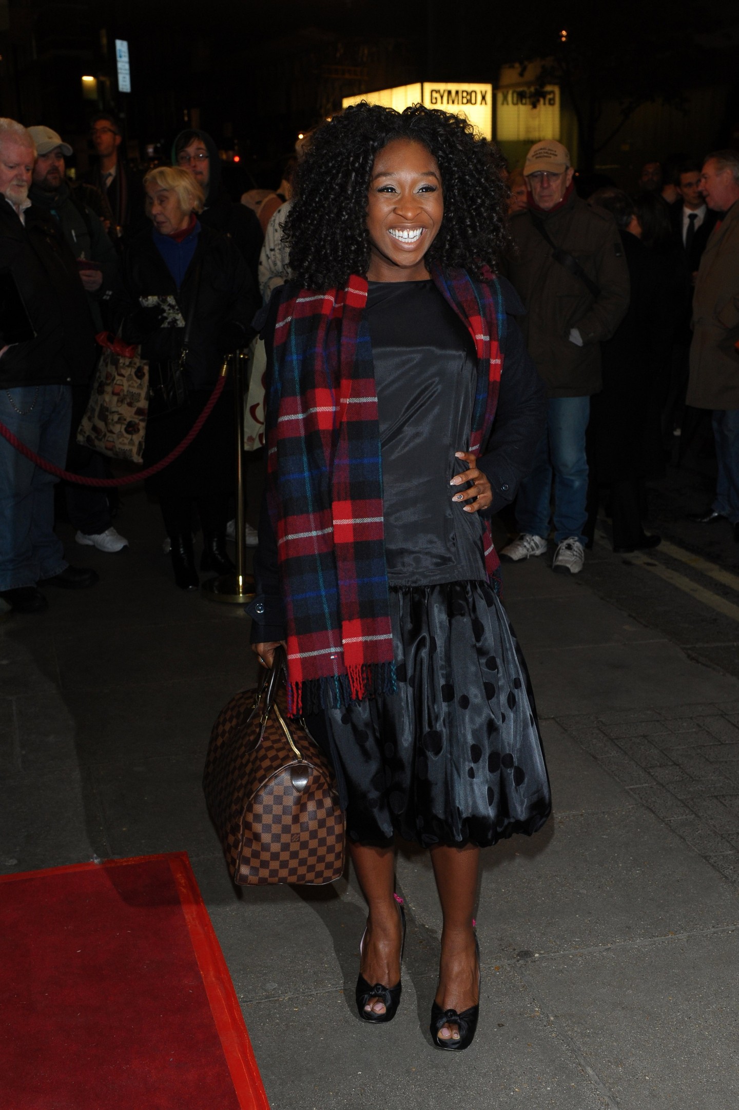 Cynthia Erivo 2013-ban vállig érő, extra göndör fürtökkel jelent meg egy londoni after party-n. 