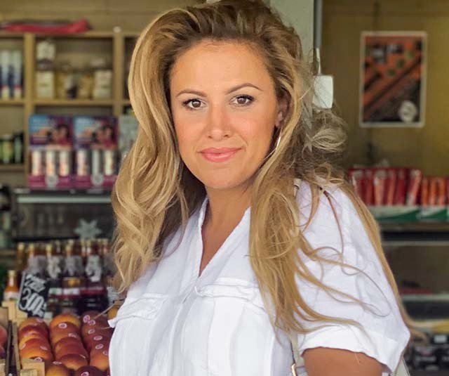 Pár kiegészítővel is extravagány Borzi Vivi mai szettje