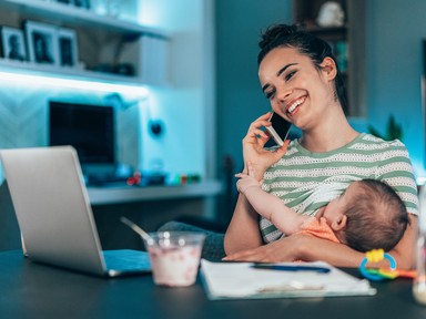 Anyák ítélnek el anyákat pillanatok alatt, és ez nagyon nincs így rendben - Dübörög a mom-shaming, az internet új boszorkányüldözése