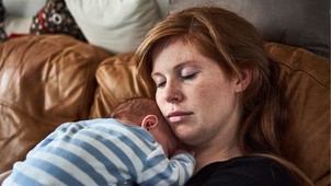 Balkezes létemre megtanultam jobb kézzel enni: az anyaság ilyenekre is megtanít