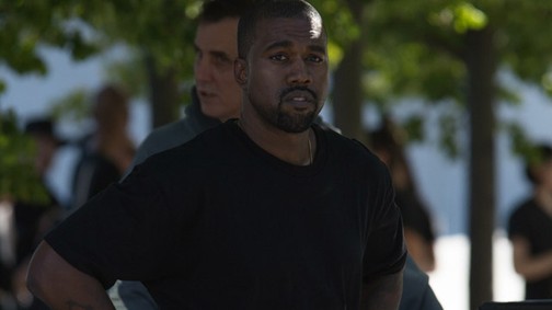 Mélyrepülés: 30 embert rúgott ki Kanye West