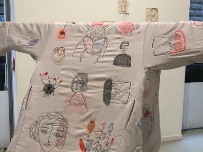 A New York-ban élő színésznő hímzései díszítik a magyar márka új kollekcióját