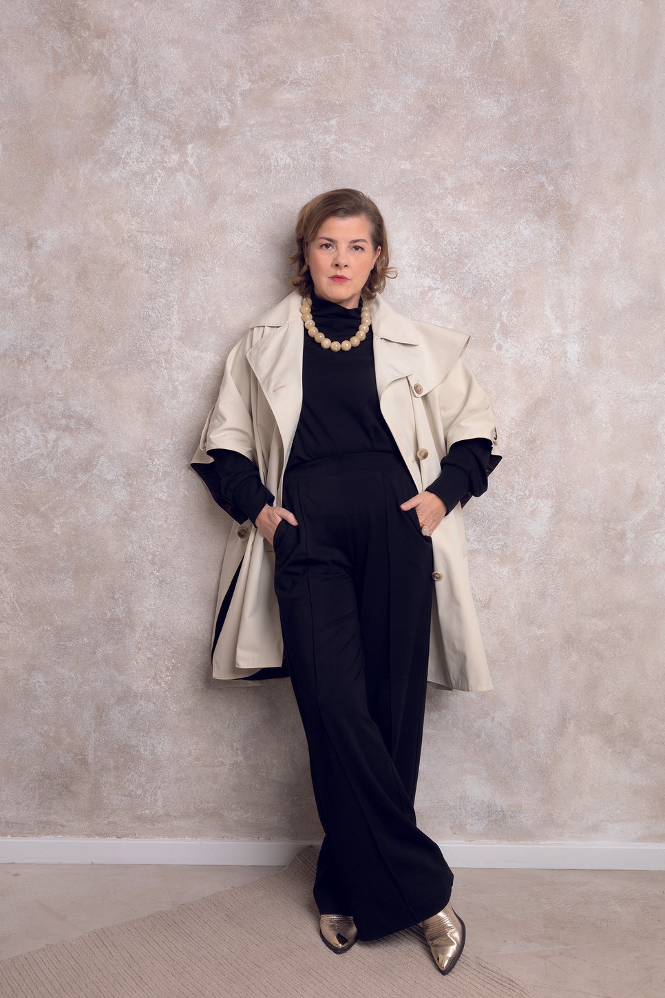 Raáb Márta...  | Kabát -JOOP, Van Graaf, Nadrág és felső - Márta sajátja, Nyaklánc és gyűrű - MAISON PRIVÉ, Cipő - Márta sajátja