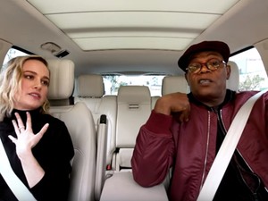 Brie Larson és Samuel L. Jackson Ariana Grande új slágerét éneklik a Carpool Karaoke-ban