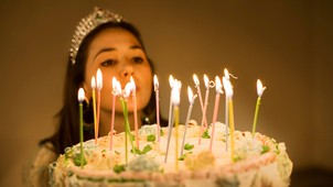 Hercegnőnek öltözve, családjuk körében válnak felnőtté a latin-amerikai lányok és ezt a szokást mi is szívesen kölcsönvennénk tőlük