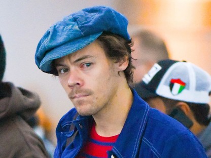 Harry Styles manikűrje fogadjunk, hogy színesebb, mint tiéd