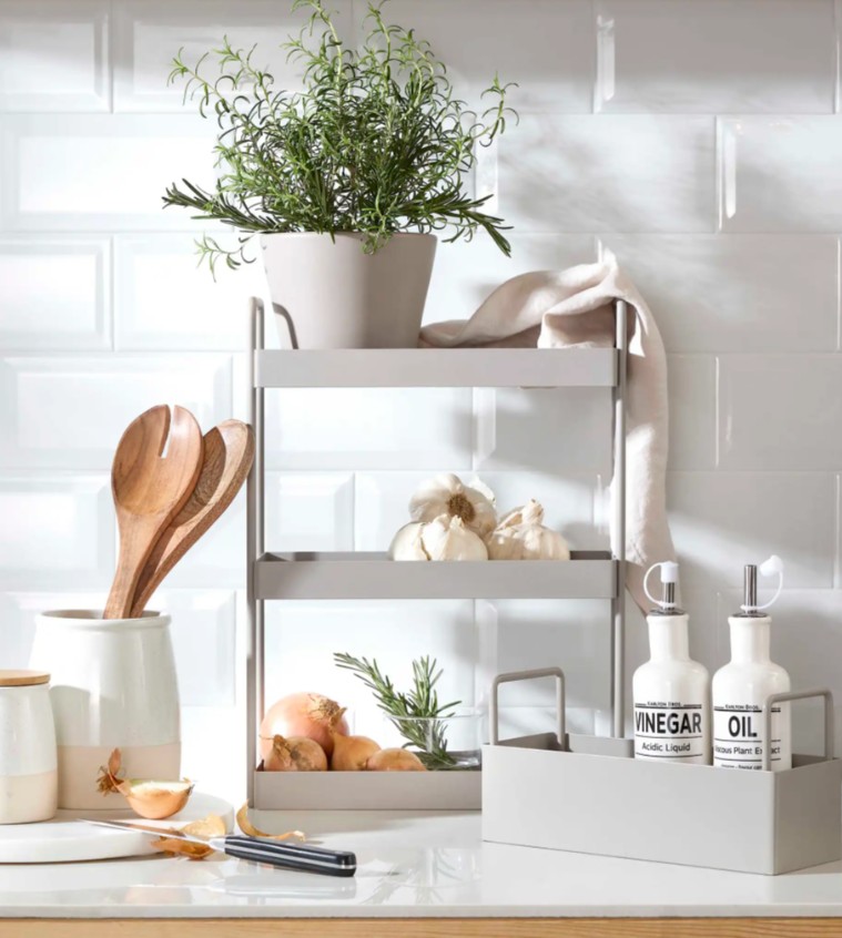 3 szintes polc és tároló BUTLERS 9990 Ft, 3990 Ft  GLAMOUR-napokon 20% kedvezmény.