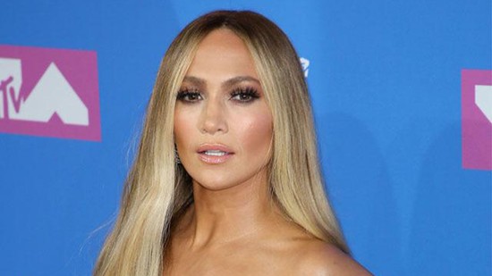 Lehull a lepel! Így tartja magát formában Jennifer Lopez