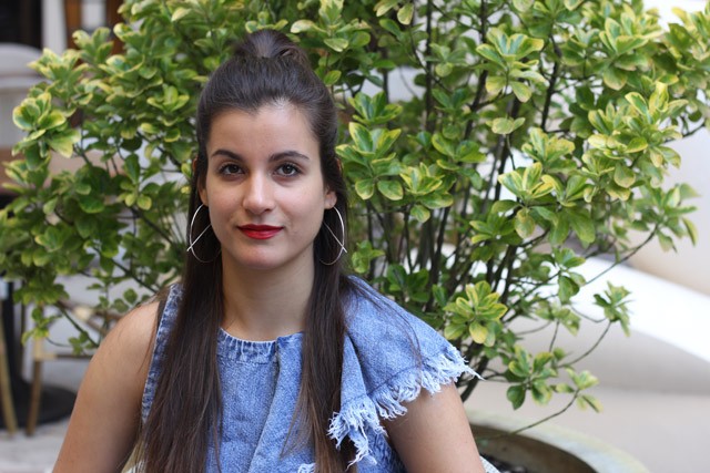 Évi egy különleges farmerfelsőt választott a mai fellépésre