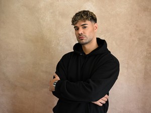 „Nem szeretném, ha a traumáim meghatároznák a felnőtt életemet” - Csingisz őszinte vallomása a múltjáról  