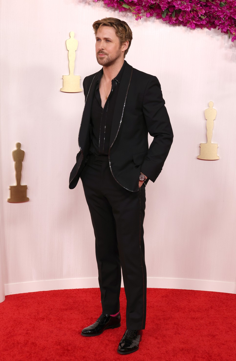 Ryan Gosling Gucci szettben lépett a 2024-es Oscar-gála vörös szőnyegére!