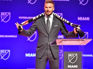 David Beckham rohamosan kopaszodik, vagy csak frizurát váltott?