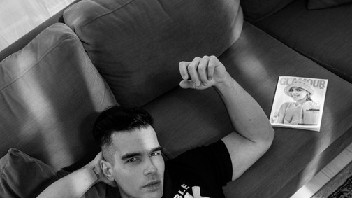 Jöhet egy kis szerelem? Lakatos Levente regényt kapsz a júniusi GLAMOUR magazinban