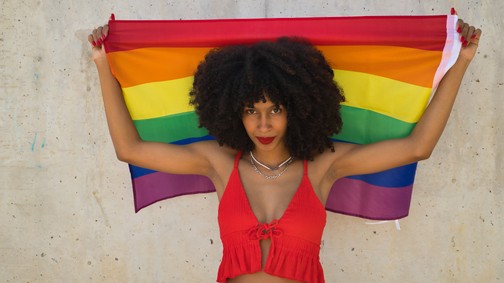 Tudod, ki tervezte az LMBTQ mozgalom nemzetközi jelképét?